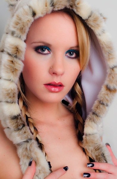 Female model photo shoot of Sheena Eilleen