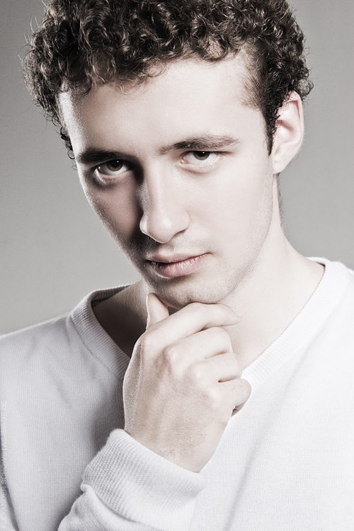 Male model photo shoot of Enrique-bln