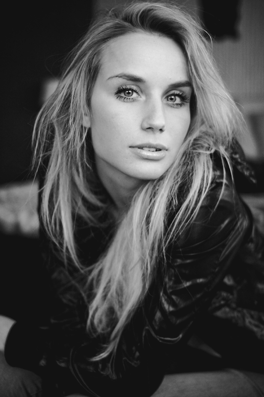 Female model photo shoot of Elze Mieke Tijl by M Z P I X