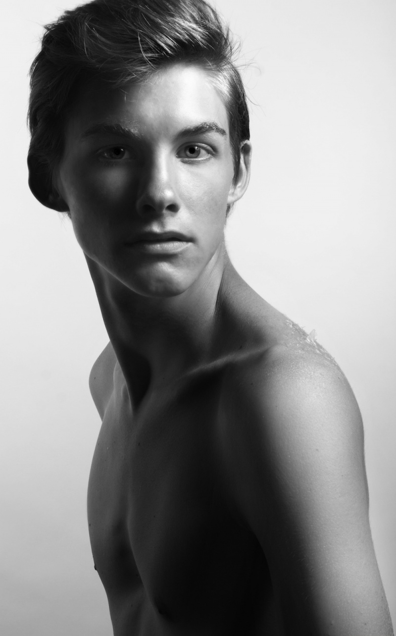 Male model photo shoot of Zac Gray by AU fotografia