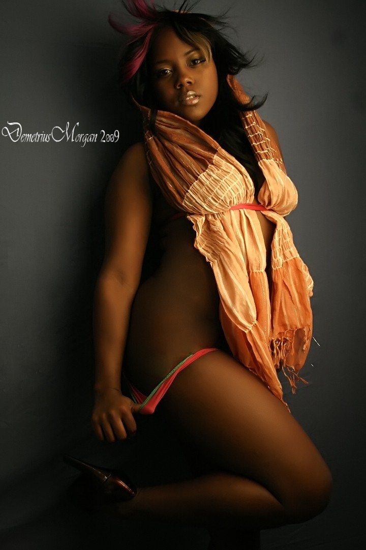 Female model photo shoot of The Real Hollywood Tk