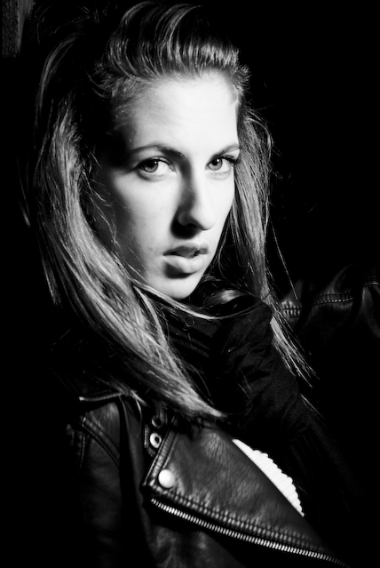 Female model photo shoot of Carlyml