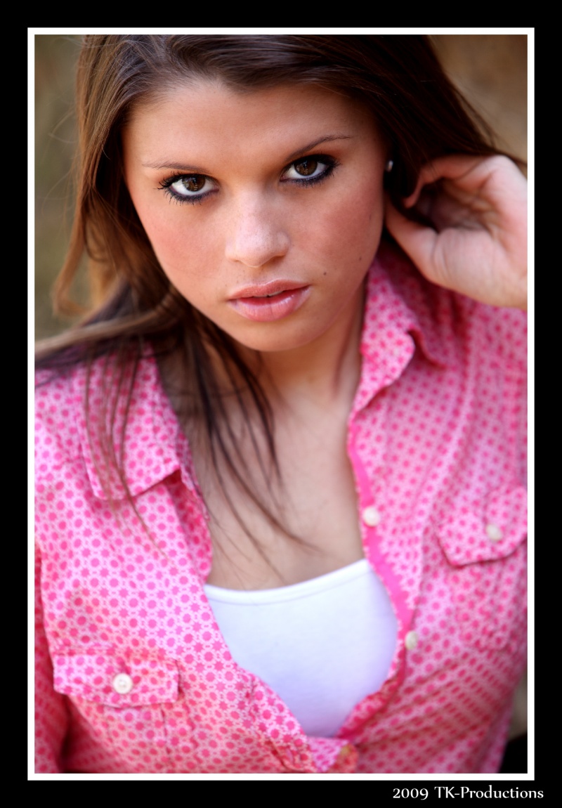 Female model photo shoot of Valeria Lynn