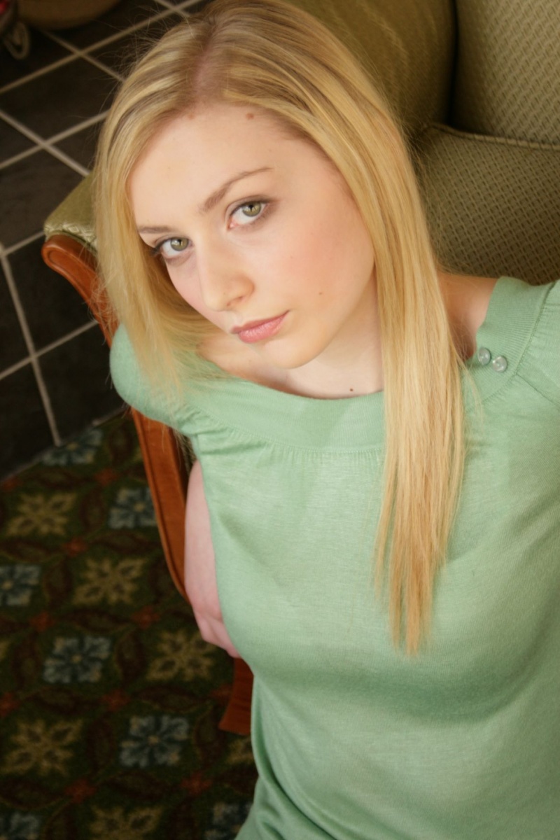 Female model photo shoot of Caitlin Craig