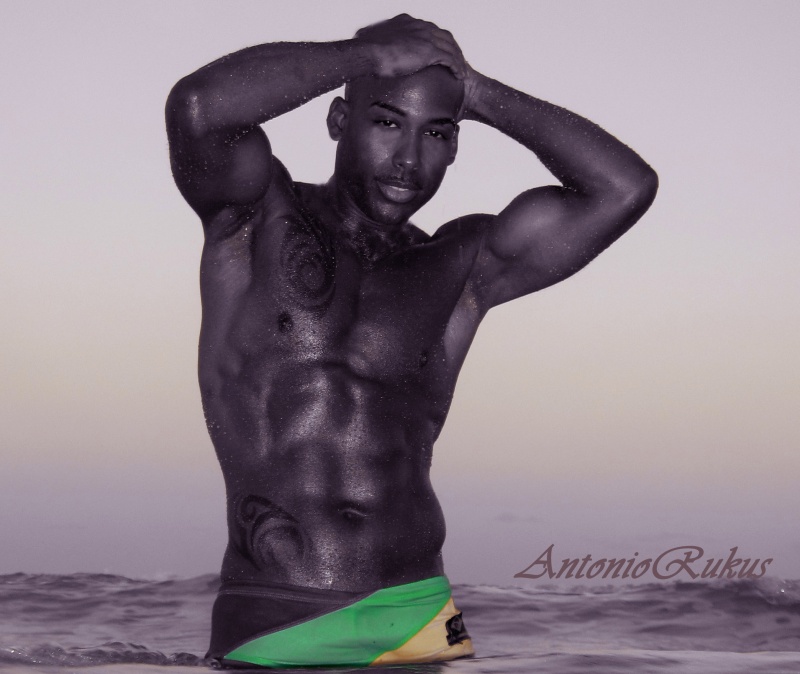 Male model photo shoot of Antonio Cruz in South Beach