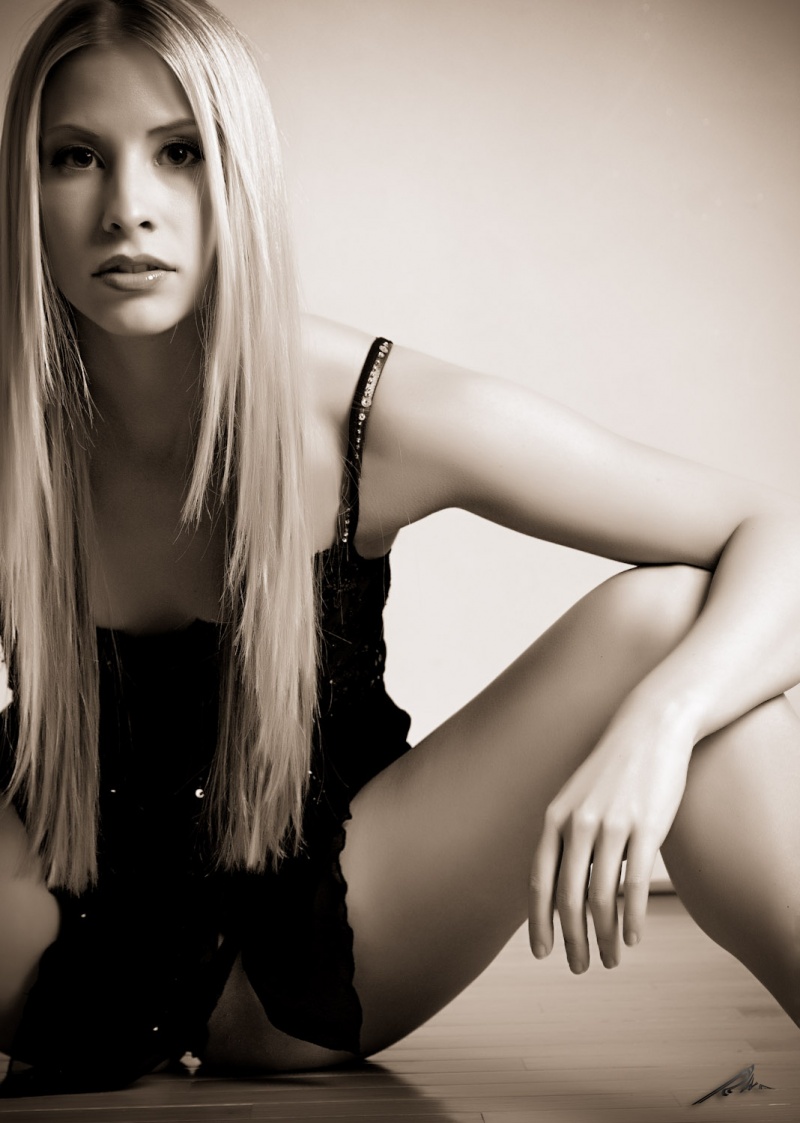 Female model photo shoot of ashleyblake by RWhite Photography in Frederick, Maryland 