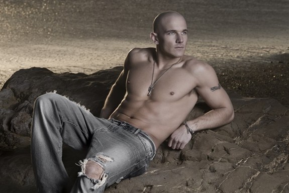 Male model photo shoot of Ross Anderson