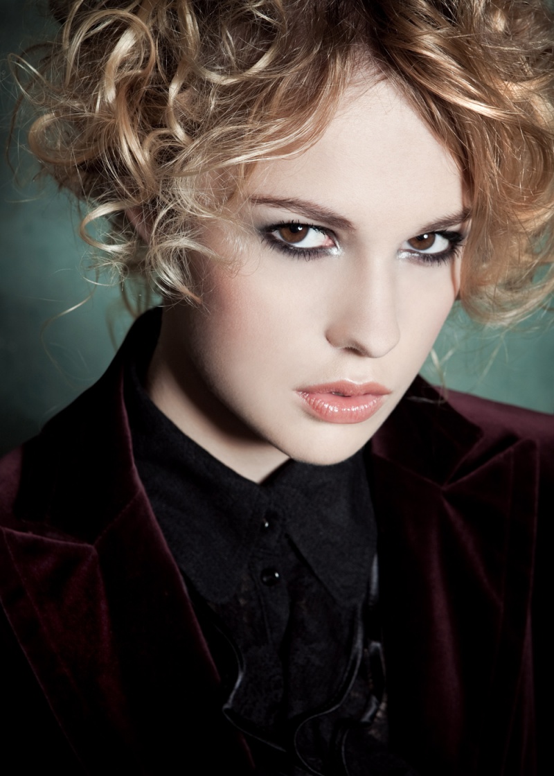 Female model photo shoot of Nicole Tesselaar
