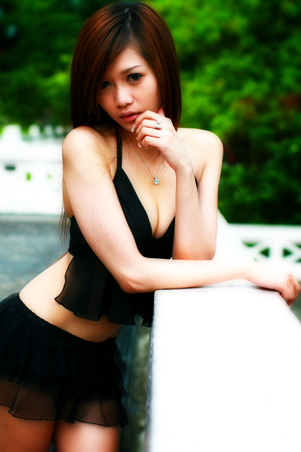 Female model photo shoot of Naomi Liu