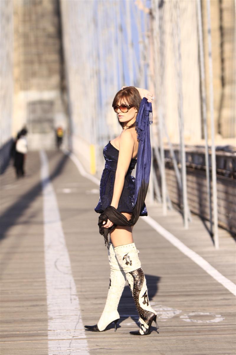 Female model photo shoot of Katusha Monamishka in Brooklyn Bridge, New York
