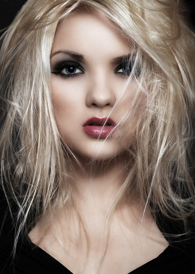 Female model photo shoot of Maniptrix by Lee K