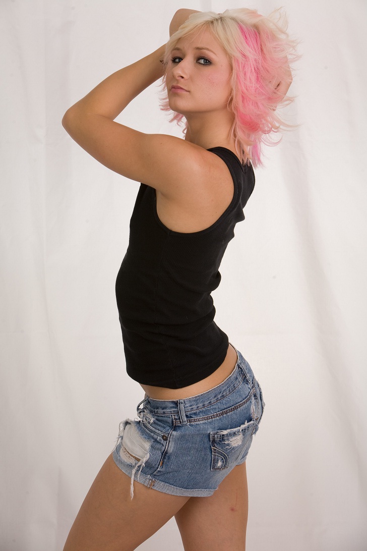 Female model photo shoot of Taylor Colvin