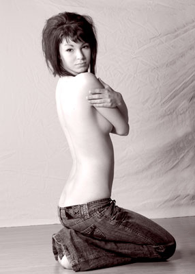 Female model photo shoot of Courtney Bert
