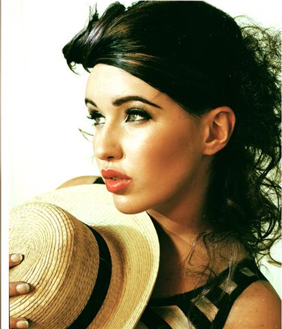 Female model photo shoot of Laura Witham