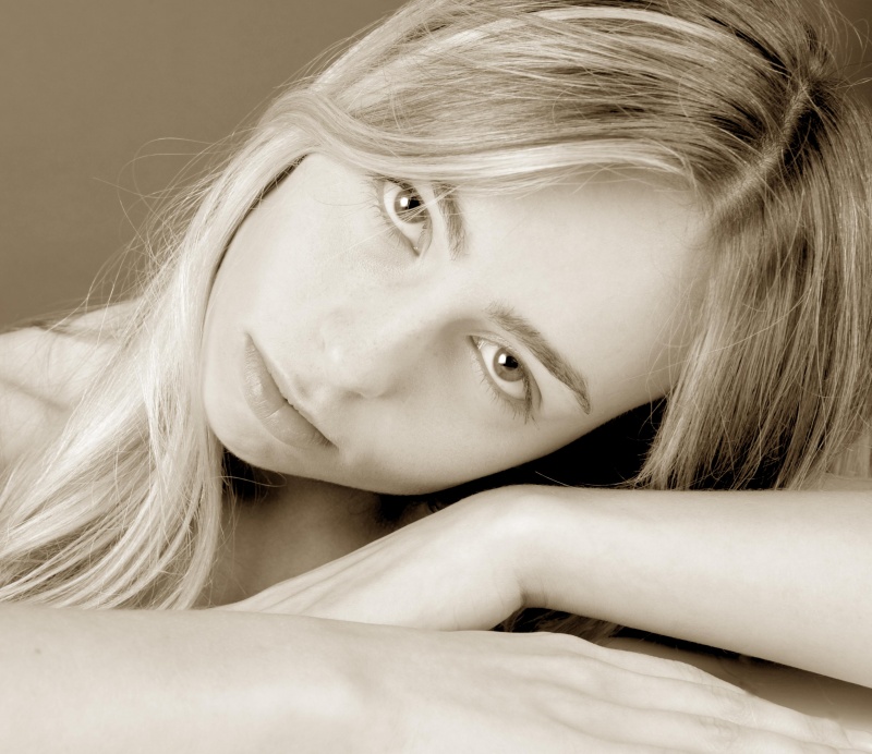 Female model photo shoot of Ekaterina syslik04 by Laurin Rinder