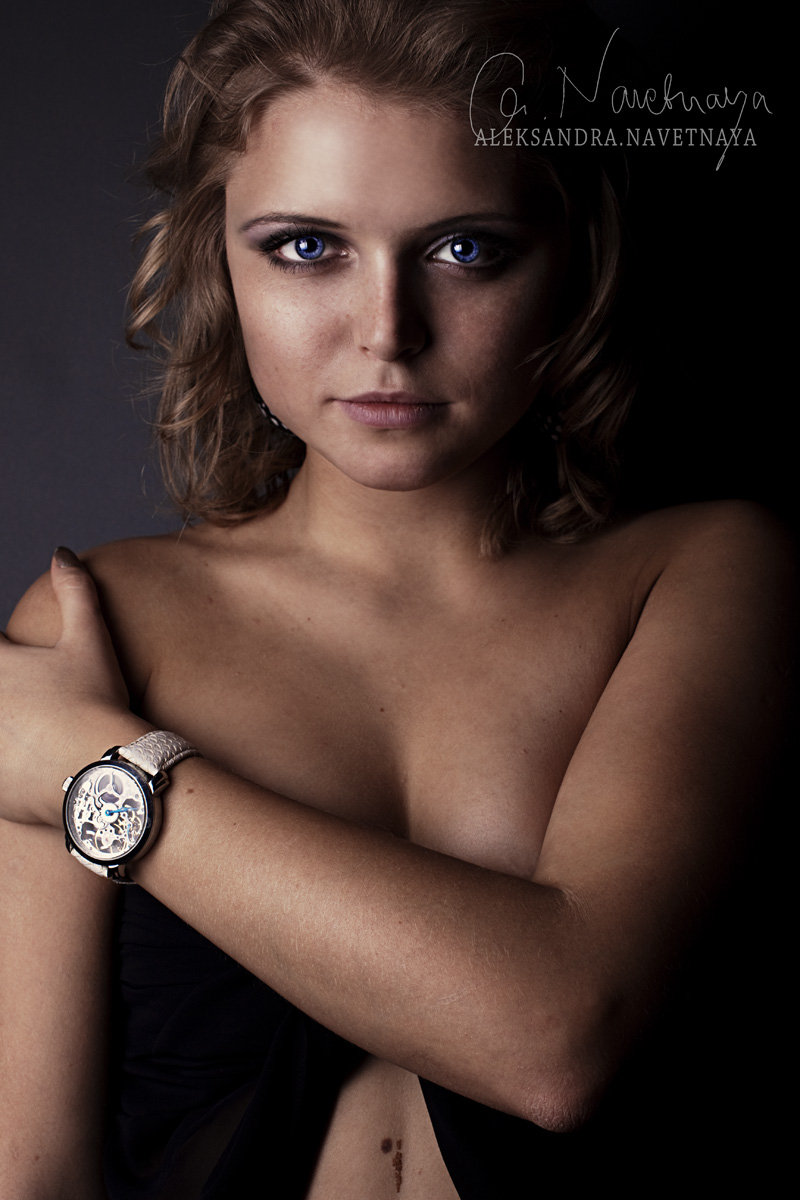 Female model photo shoot of Aleksandra Navetnaya