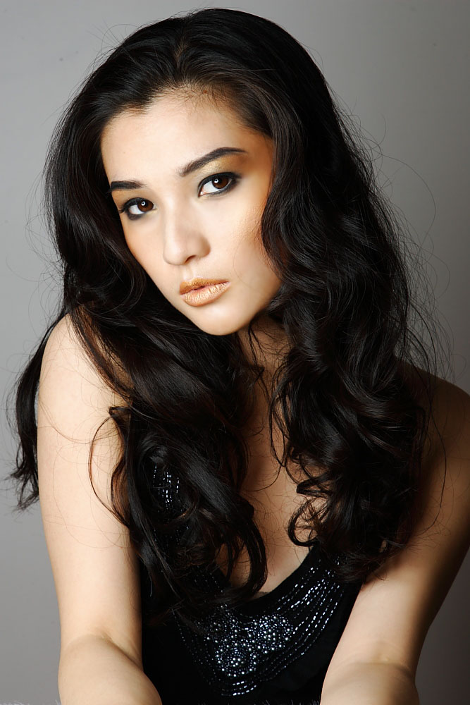 Female model photo shoot of Carrie Wang
