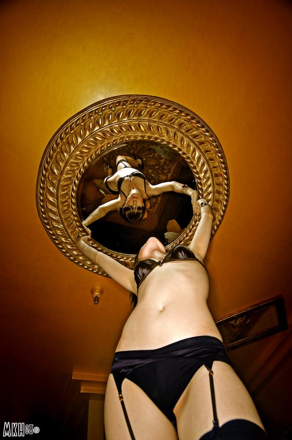 Male model photo shoot of Mark Hollinger in room
