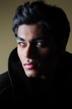 Male model photo shoot of Kamlesh Mulloo in Make up