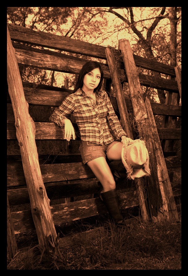 Female model photo shoot of Sara Briana by Greg Higgins in Cedar hill park