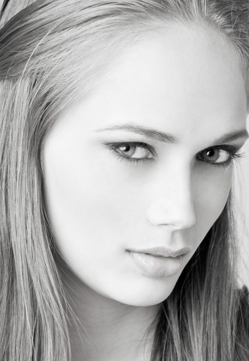 Female model photo shoot of JessicaGonzalez by Emmarphoto