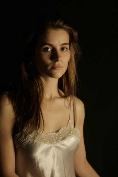 Female model photo shoot of Nicola Ness