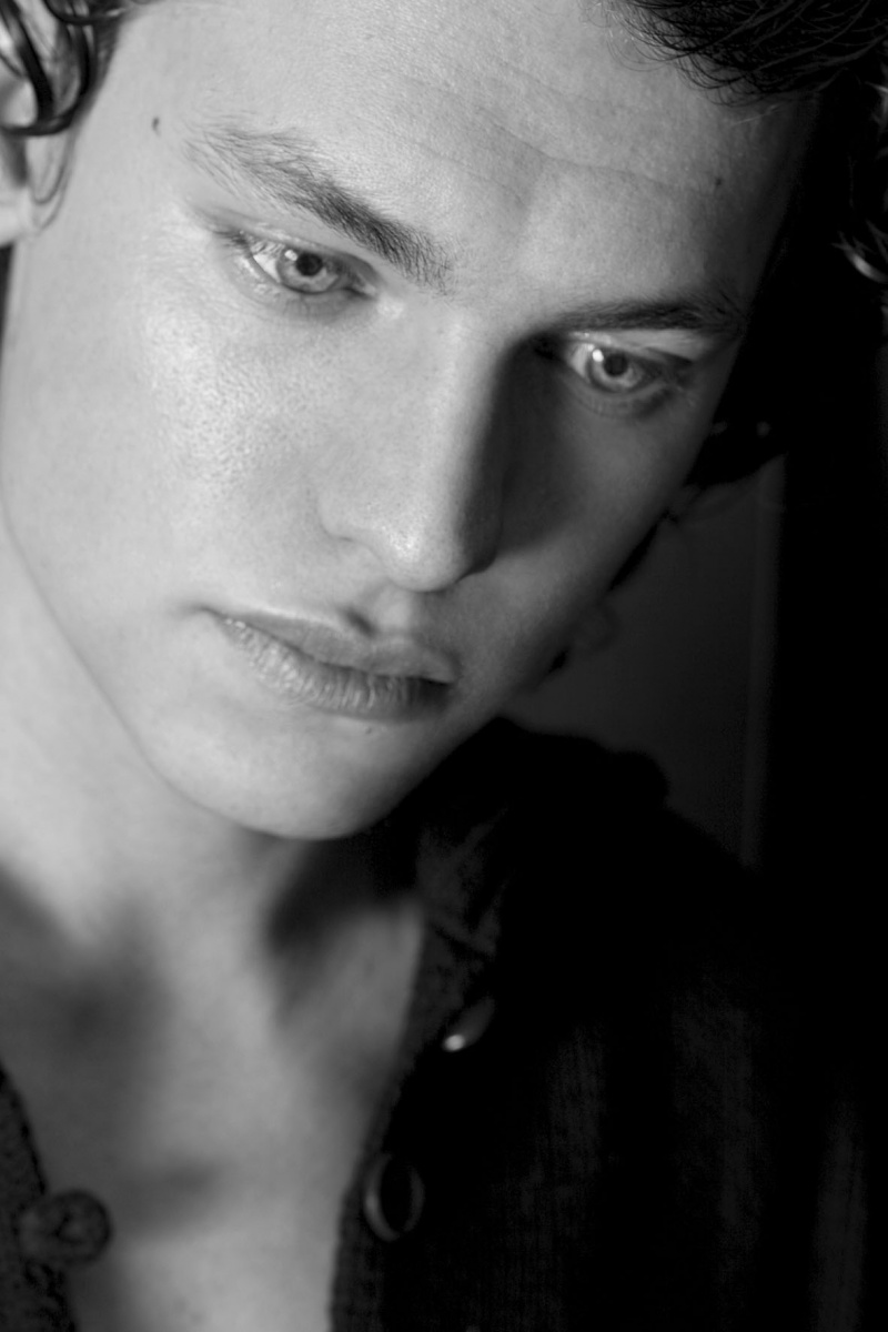 Male model photo shoot of Thomas Krzepina