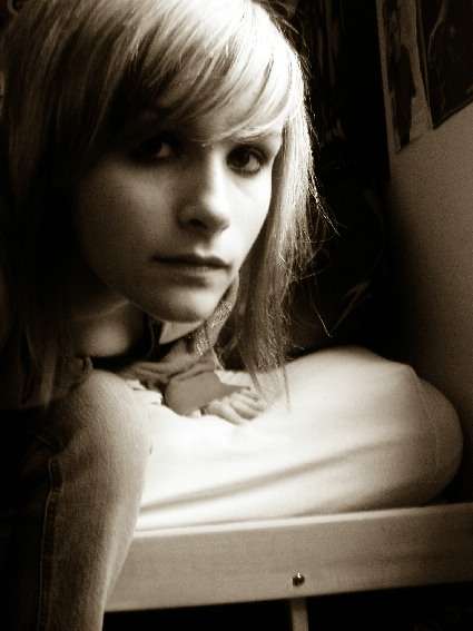 Female model photo shoot of Chelsea Caroline 