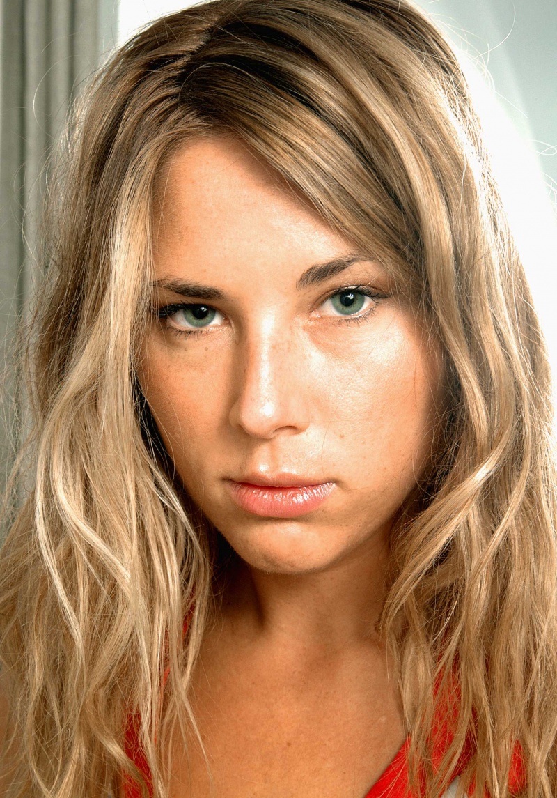 Female model photo shoot of Anne Kmetyko