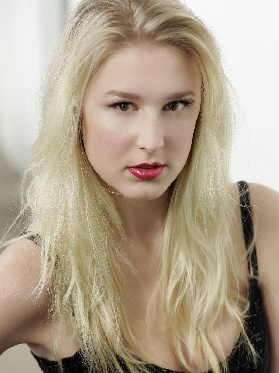 Female model photo shoot of Tobie Mathew by afgiur5
