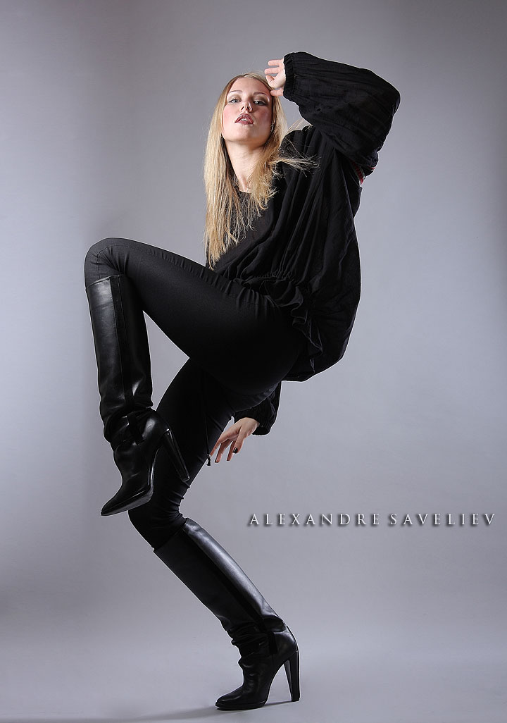 Female model photo shoot of Annna V
