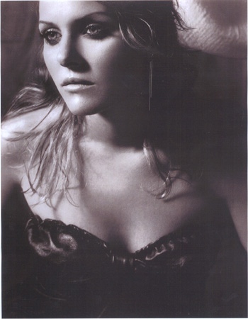 Female model photo shoot of Laura Brooke