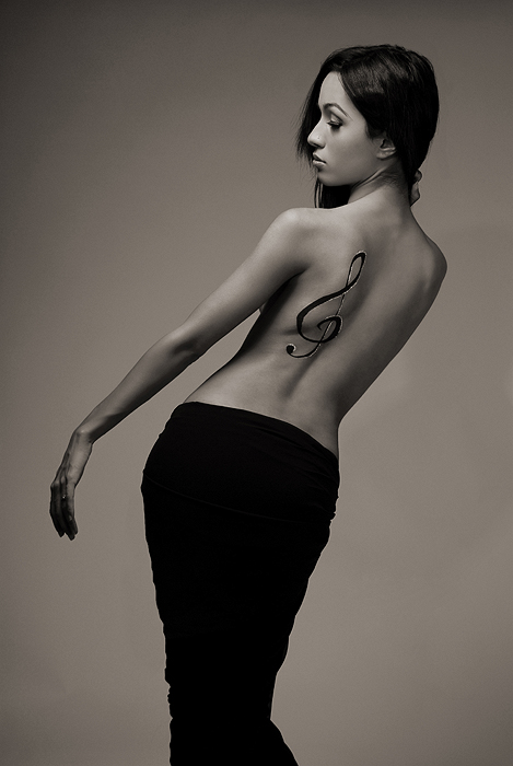 Female model photo shoot of Z u b i by Titus Powell, body painted by Lauren Baker bodypaint