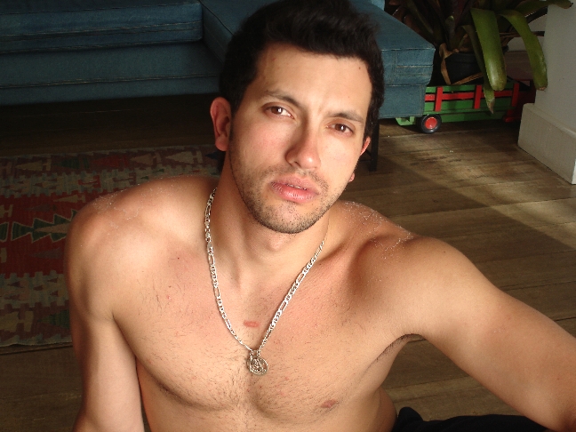 Male model photo shoot of Errepe in Porto Alegre