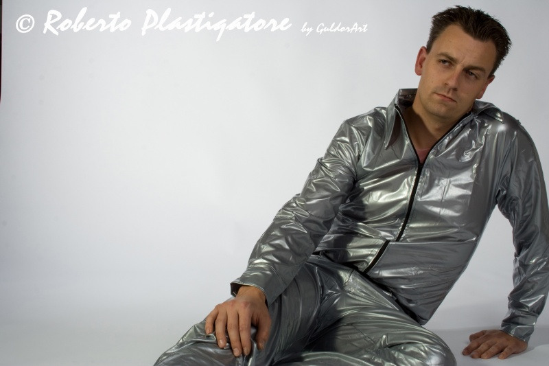 Male model photo shoot of Roberto Plastiqatore by GuldorPhotography in Art Academy Rotterdam