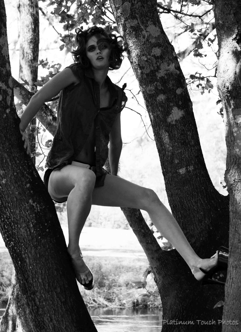 Female model photo shoot of Lesley Diane in Maysville NC 