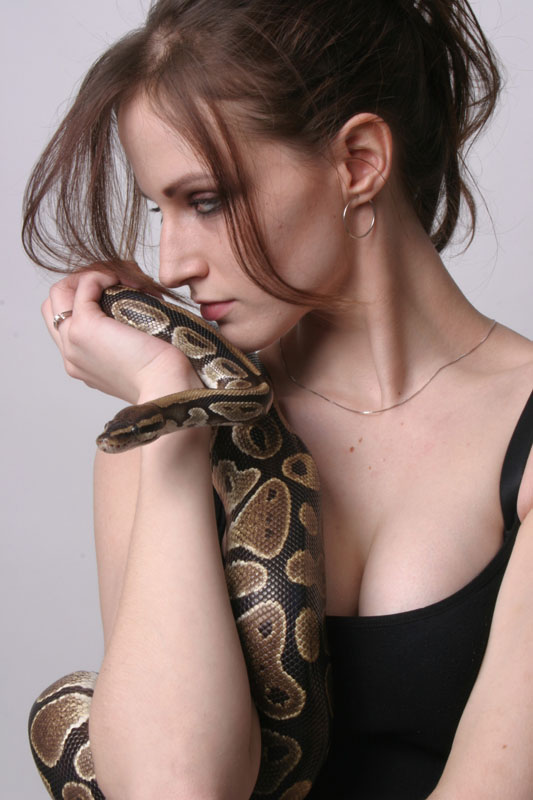 Female model photo shoot of Shannon MacDonald