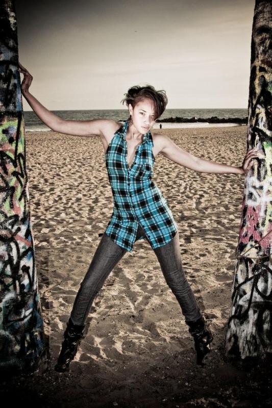 Female model photo shoot of Daisy Oliver in Venice Beach, CA