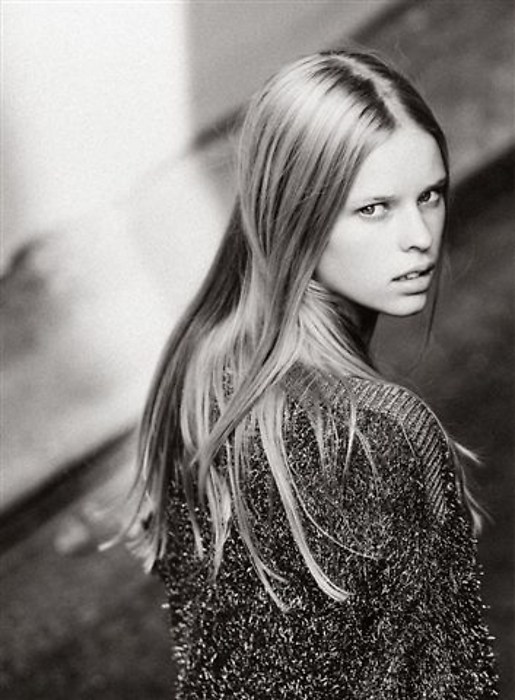 Female model photo shoot of MichelleZwoferink in Paris