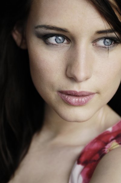 Female model photo shoot of Evelyne Mertens