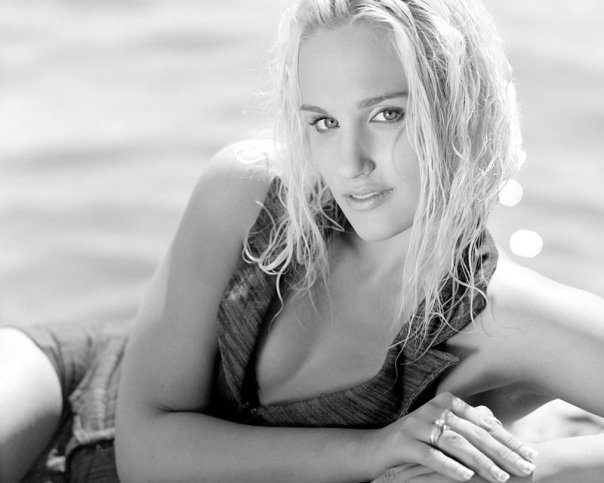 Female model photo shoot of Auburn Yates by David Carroll in Carl Cowan Park/bluffs over the lake. 4/25/2009