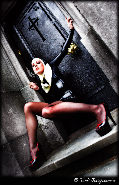 Female model photo shoot of Roxy Rotten in Hasselt, Belgium