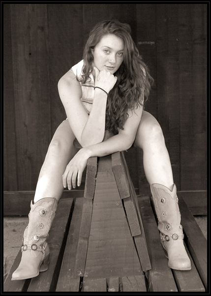 Female model photo shoot of Jessica Leigh Bennett by Dan Cymarron
