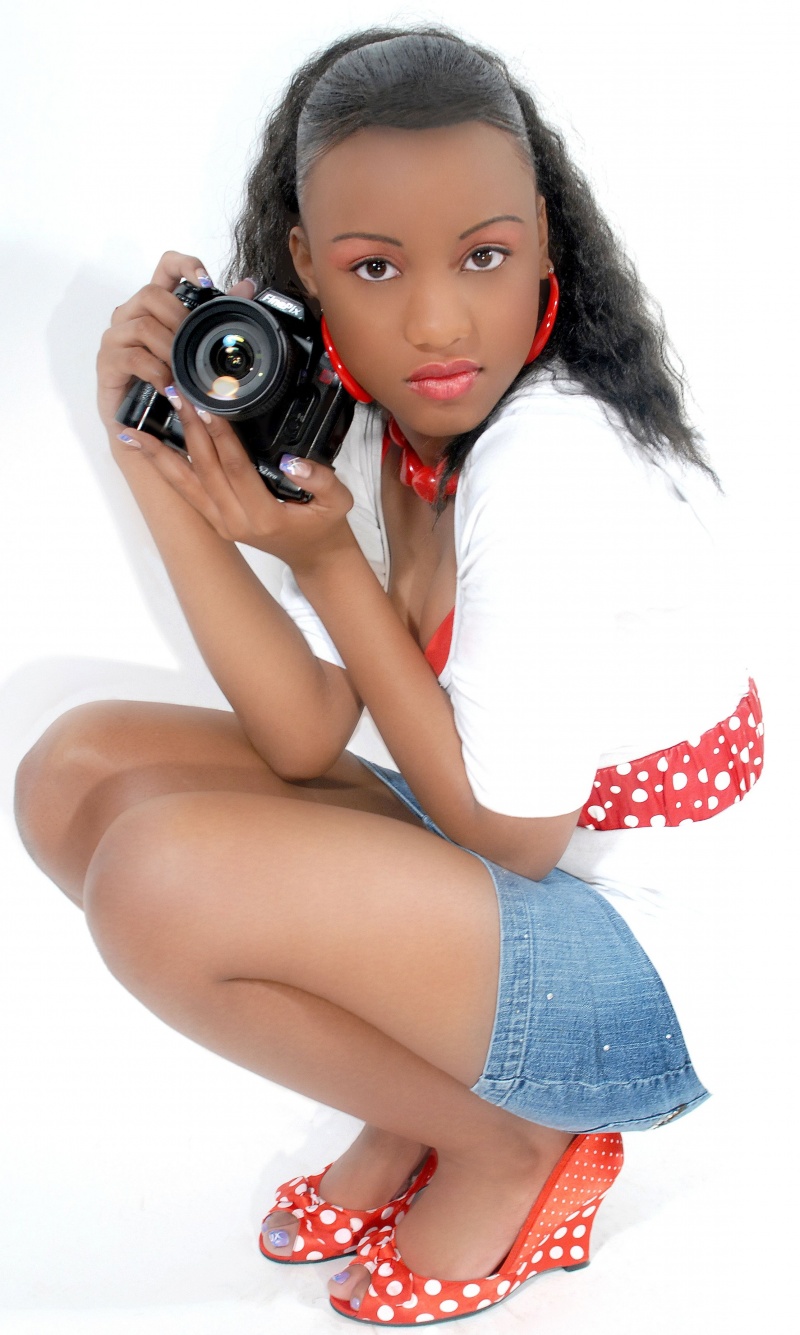 Female model photo shoot of Tionna Chenee by Hunt 4 Photos