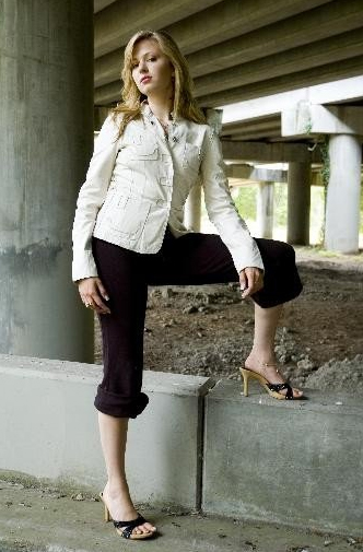 Female model photo shoot of Caitlin Giersdorf