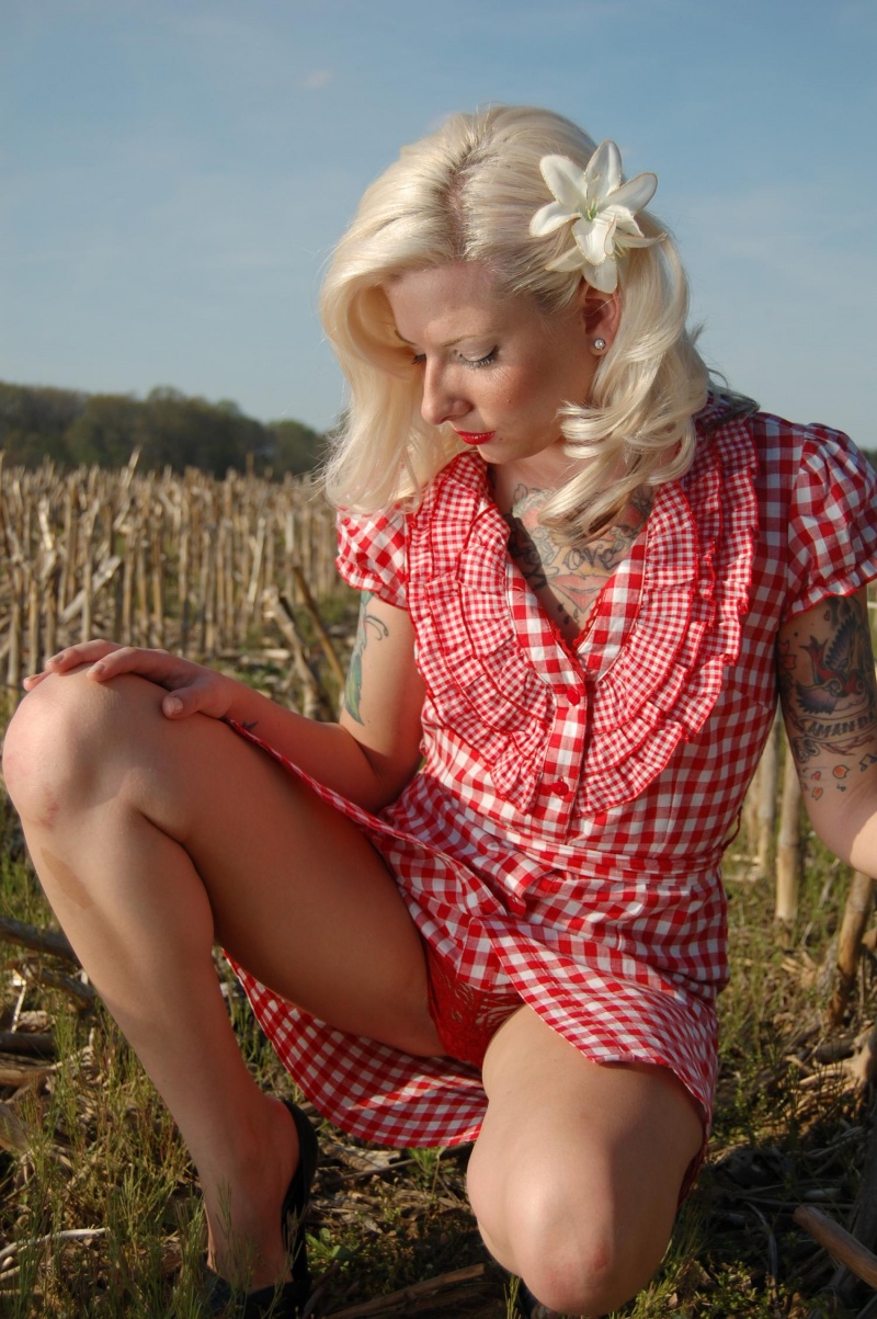 Female model photo shoot of passion suicide by Phil DAuria in Manalapan, NJ 