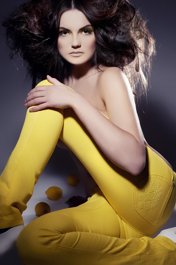 Female model photo shoot of Anastasia Kapluggin