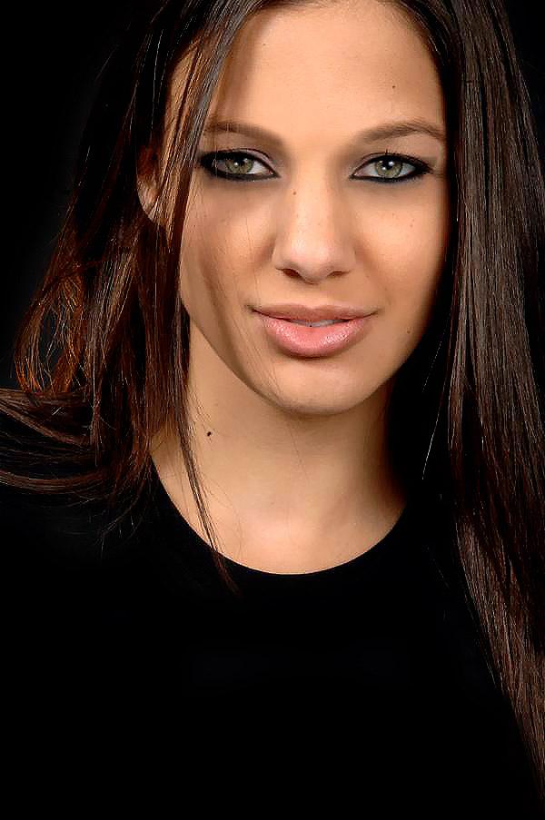 Female model photo shoot of Laura Caryl