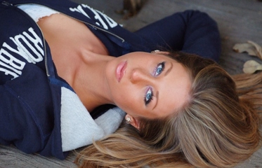 Female model photo shoot of Rachell Alexandra
