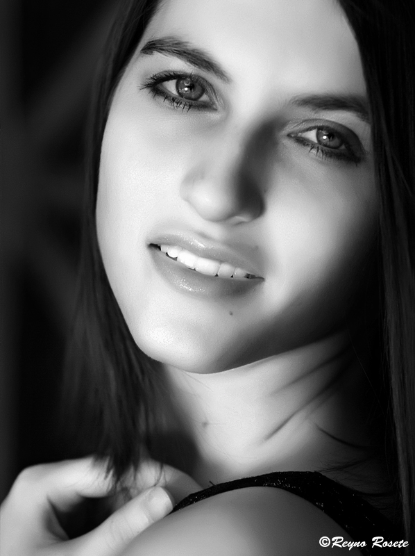 Female model photo shoot of Lindsi Jeter by Reyno